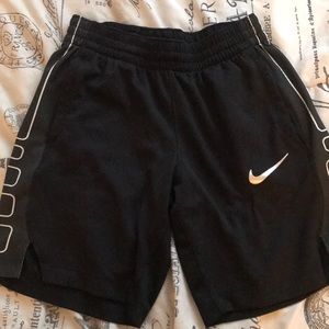 Girls Nike elite basketball shorts